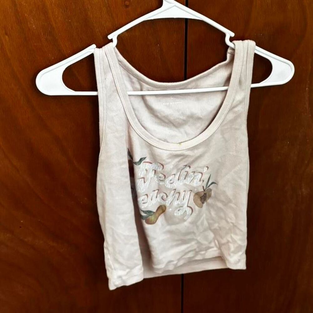 Aeropostale “feelin peachy” cute graphic tank top